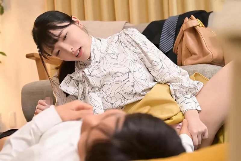 Cô đồng nghiệp nhút nhát và ít nói nhưng khi uống rượu lại trở nên dâm đãng